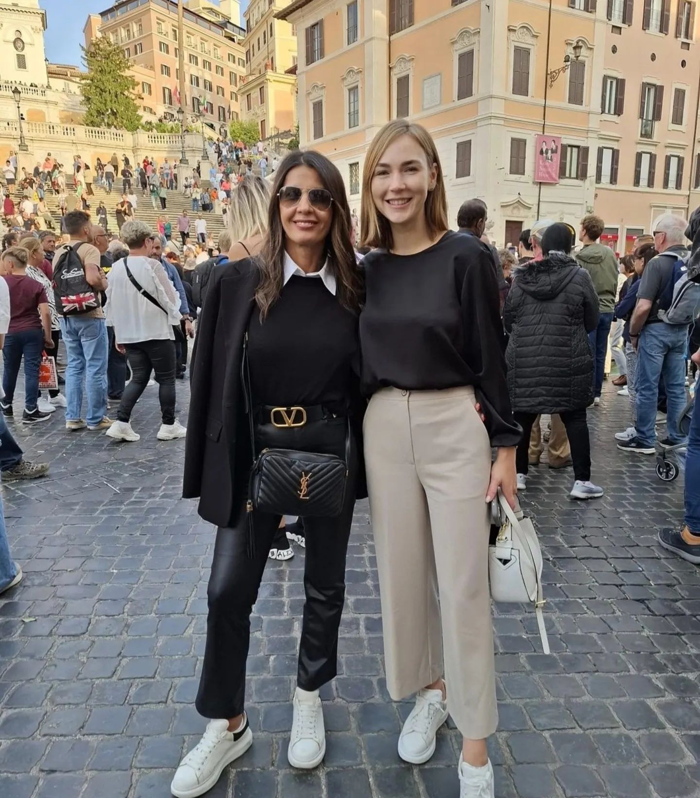 It' s a very good pleasure,make a personal fashion consultant to mrs,@korolskaya in Rome,and realize her special wardrobe,giving,a personal shopping  service and enjoy Dinner together#personalshopper#fashionstylist#rome#italy